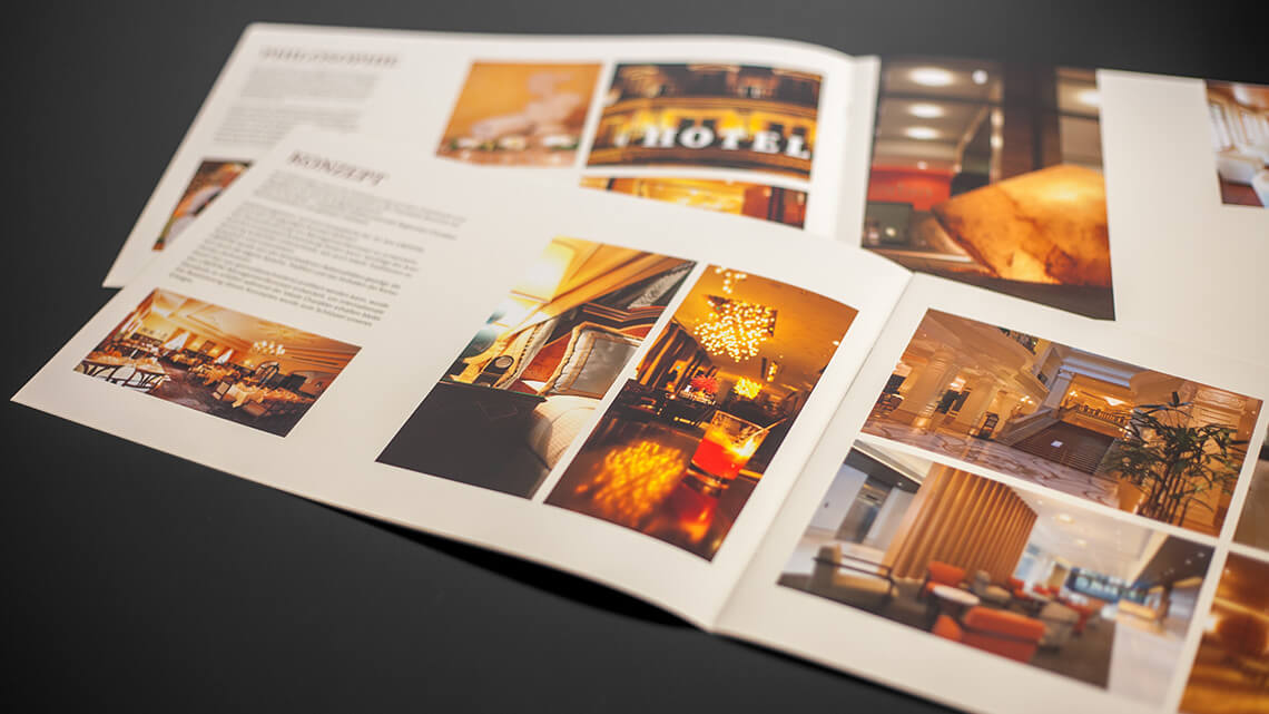 Ansicht auf zwei Innenseite der liegenden Imagebroschüre von den Libertas Hotels