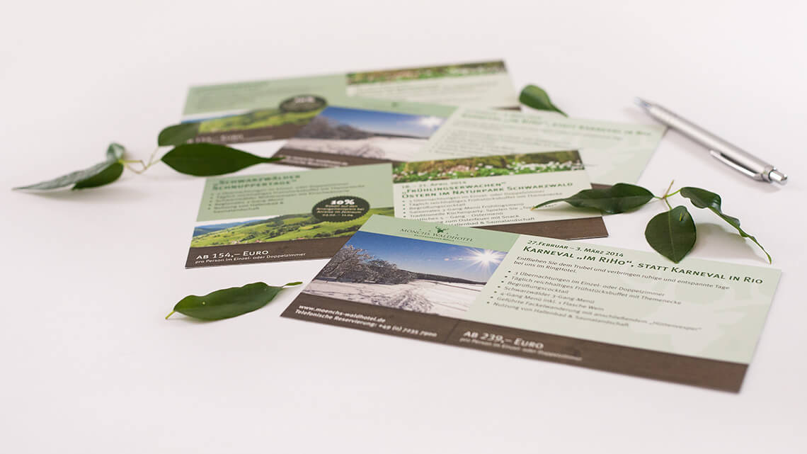 Ansicht auf vier Mailings im Corporate Design vom Mönchs Waldhotel