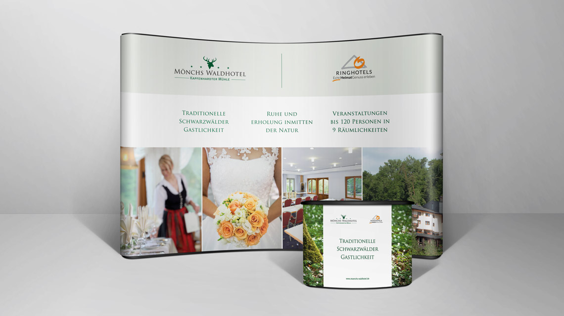Ansicht auf einen Messestand im Corporate Design von Mönchs Waldhotel
